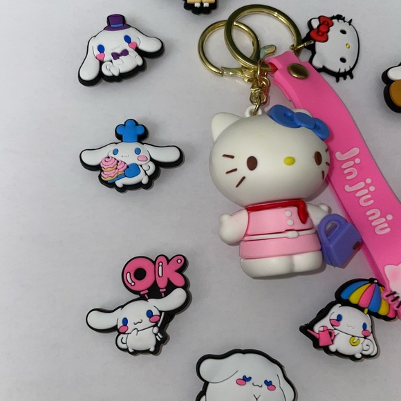 Cinnamoroll & Hello Kitty Croc charms & Keychain - Picture 2 of 4